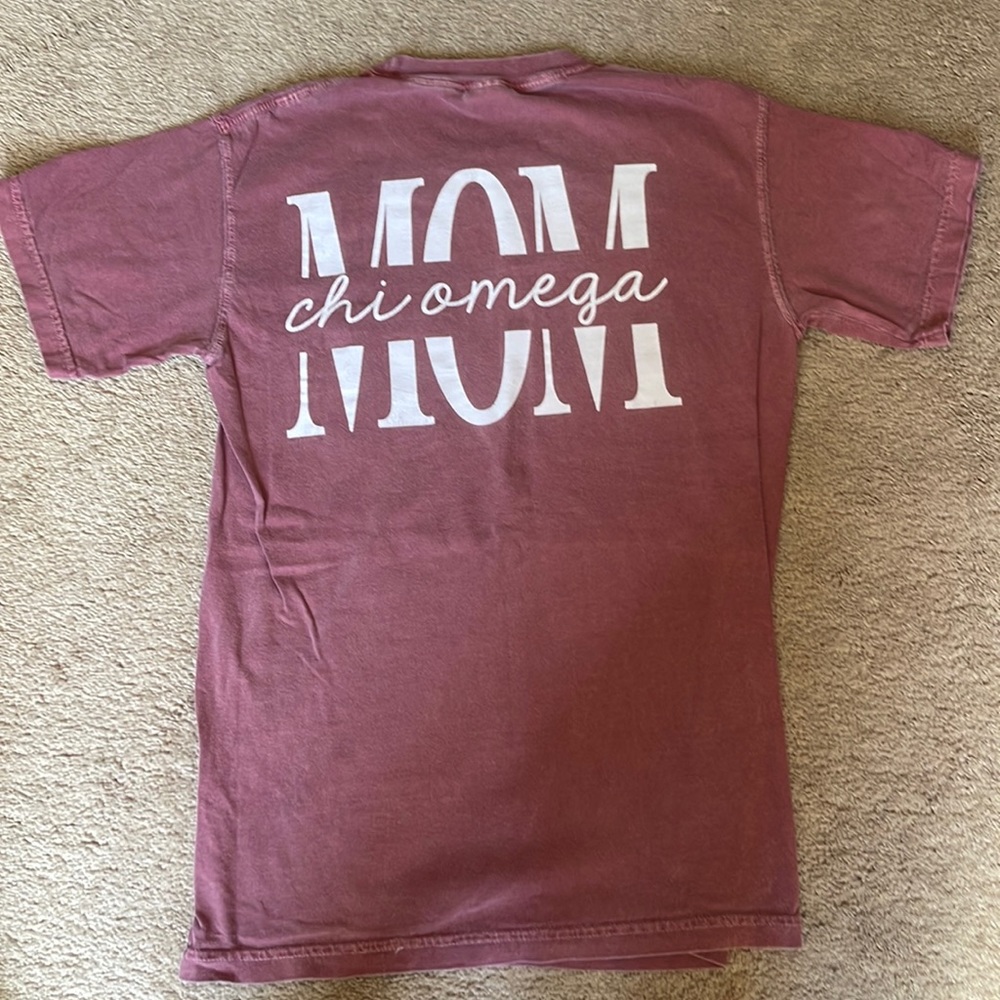 Chi Omega mom T-shirt - light maroon- size Small - Comfort Colors